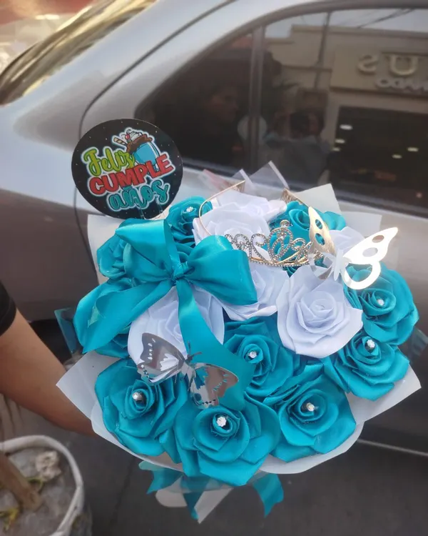 Ramo Rosas Turquesa Feliz Cumpleaños